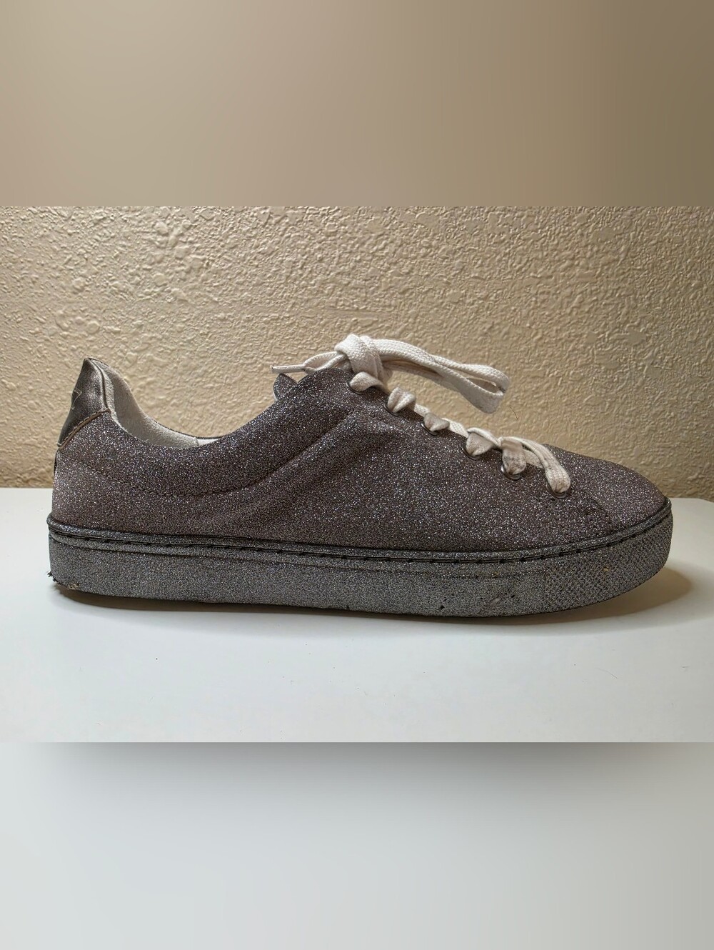 Schutz Glitter Low-Top Sneaker in Silver / Gray Size 7.5 B